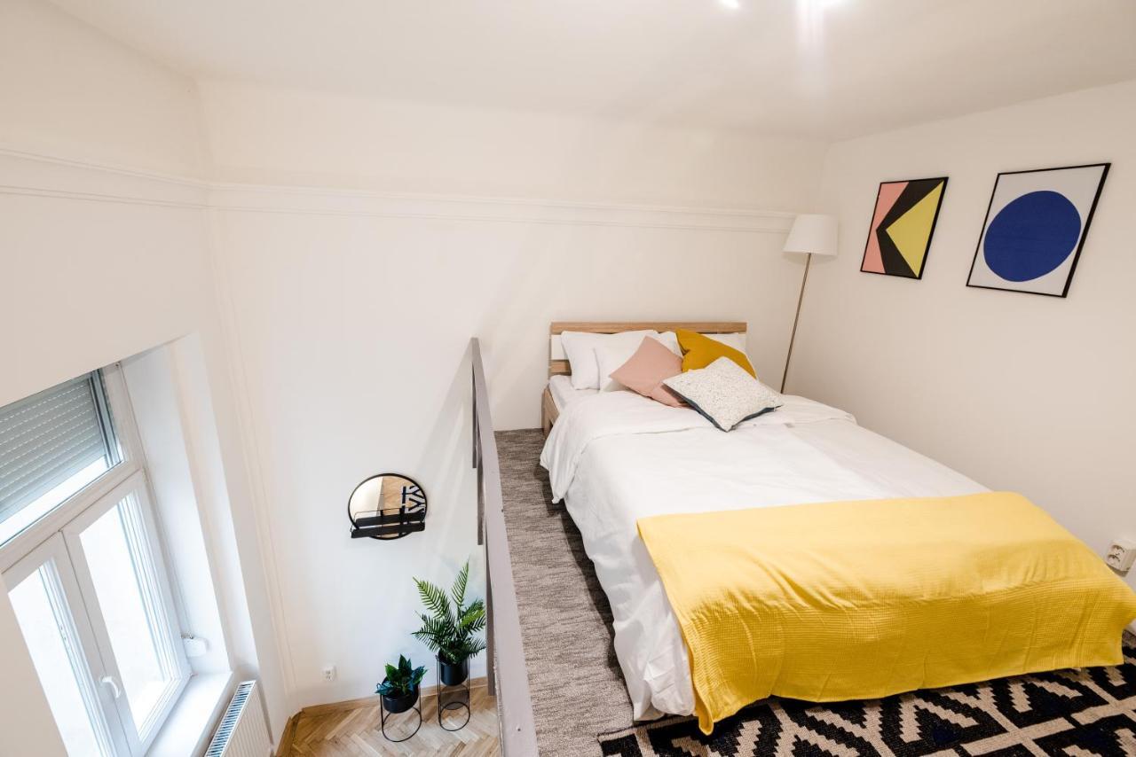 Rainbow Dream Apartment *